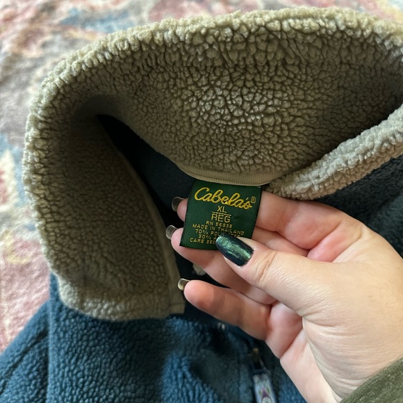 Men’s Cabelas Outdoors Vest - Picture 2 of 2